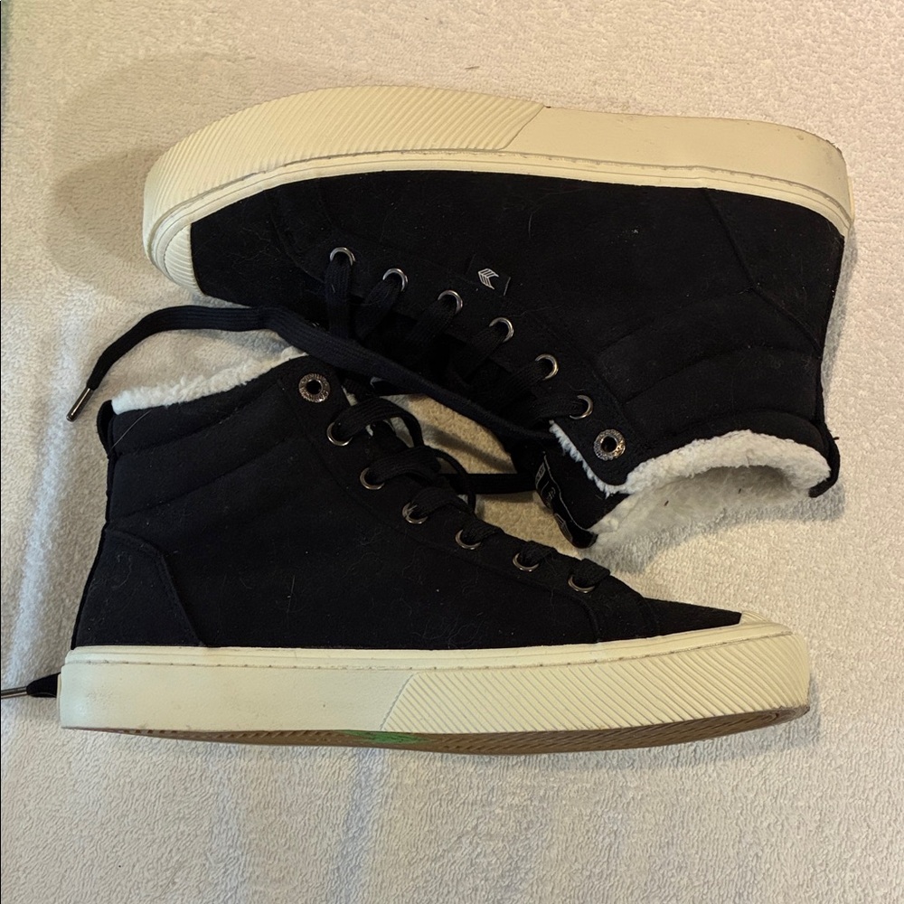 Cariuma black suede Sherpa lined sneakers, size 8